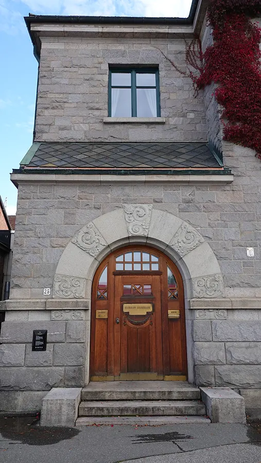 NOMO® Delta montert på firkantskifer fra Dovreskifer